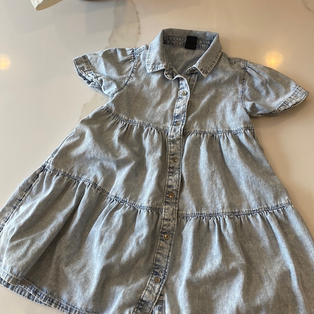 Girls light denim dress w buttons Gap kids size small (6-7)